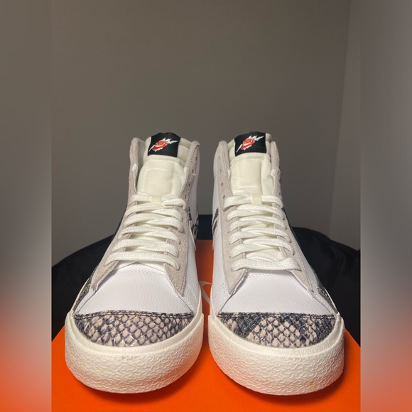 NWOT - Blazer MID ‘77 VNTG - Black, White, Sail, Iron/Ore - Picture 4 of 6